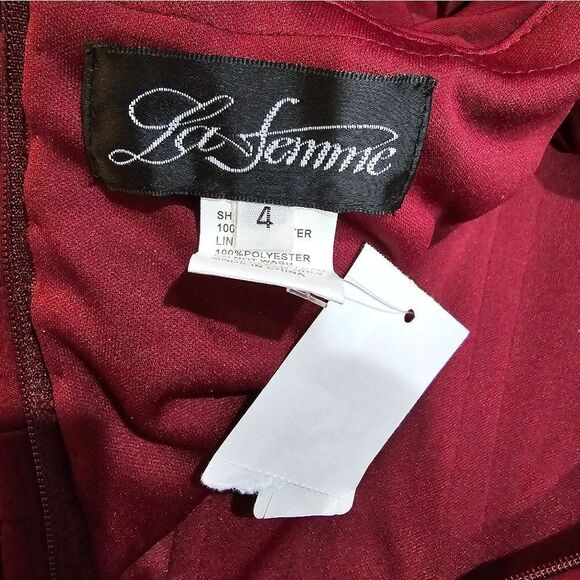 La Femme 26519 Off Shoulder V Neck Long Sheath Jersey Gown NWOT size 4 Wine - Picture 6 of 6